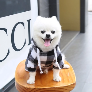 Détails du sweat à capuche pour chien à carreaux en polaire douce avec cordons de serrage