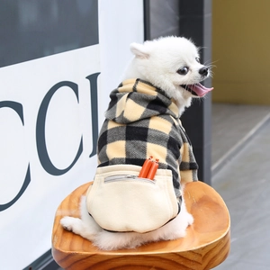 Détail du sweat à capuche pour chien avec poche zippée fonctionnelle et polaire chaude