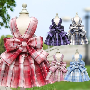 Vestido arnés de cuadros para mascotas con lazo y anillo en D en rojo, púrpura y azul