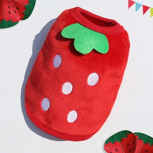 Gilet in flanella per piccoli animali con motivo a fragola per cani e gatti, morbido peluche