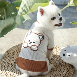 Pull gaufré pour animaux avec broderie ours et bordures contrastées pour petits chiens