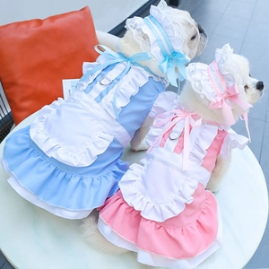 Détail d'une robe de servante pour animaux avec dentelle, nœuds et attache anneau en D en métal