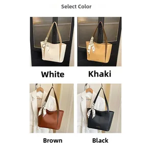 Quattro colori di borse tote vintage in pelle litchi con sciarpe di seta decorative
