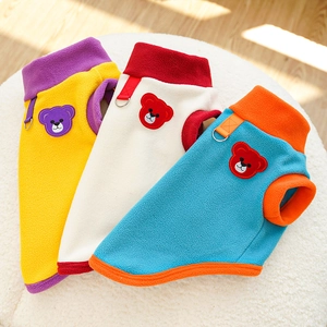 Détail de gilets en polaire pour animaux avec patch ours et anneau en D pour chiens et chats