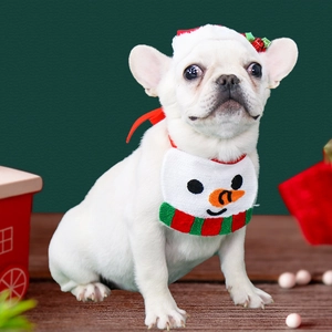 Bavaglino natalizio in maglia con pupazzo di neve e cappellino per piccoli cani