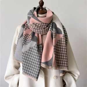 Écharpe plaid effet cachemire avec motif pied-de-poule rose et gris et franges