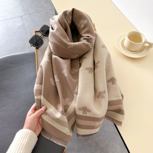 Thick cashmere-like scarf with geometric bee pattern and tassels in earth tones
