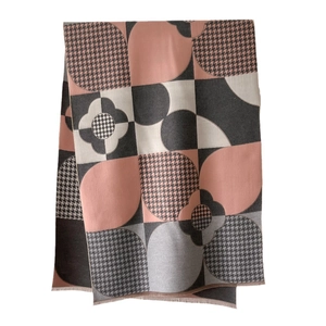 Châle en cachemire rose et anthracite avec motif pied-de-poule et bord à franges