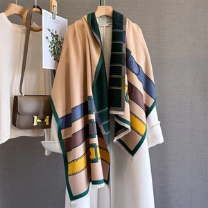 Thick jacquard scarf with belt buckle pattern and retro british style fringe edges