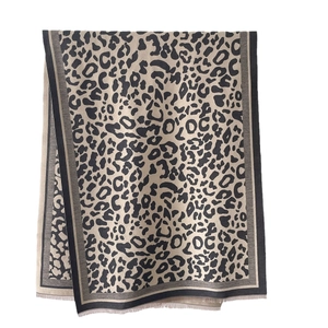 Thick leopard print cashmere scarf with black borders and elegant fringed tassels