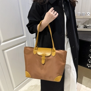 Chic large capacity color-block tote bag for women featuring stylish leather trim detail