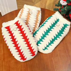 Gilet caldi in peluche per animali in rosso, marrone e verde con anelli a D in metallo