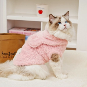 Gatto Ragdoll con felpa rosa in peluche con orecchie da animale per l'inverno