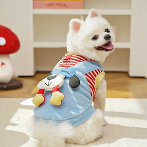 Blaue Fleece-Haustierweste mit Cartoon-Aufnäher und gestreiftem Hemd für kleine Hunde