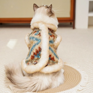 Gilet in pile per animali con motivo Fair Isle e bordo in ecopelliccia per gatti e cani