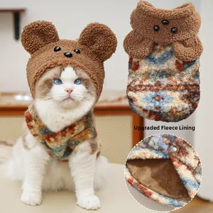 Détail de la doublure polaire chaude et maille Fair Isle sur tenue d'ours pour chien