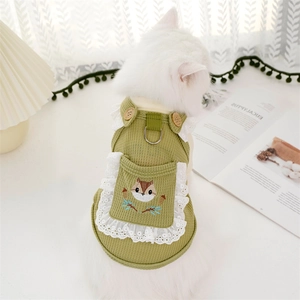 Hundekleid in Olivgrün aus Waffelstrick mit Eichhörnchen-Stickerei und D-Ring-Haken