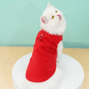 Gilet en polaire rouge pour chien avec anneau en D en métal pour attacher la laisse