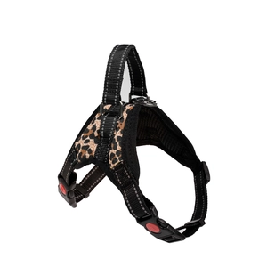 Details vom Hundegeschirr mit Leopardenmuster, atmungsaktivem Mesh und Reflexstreifen