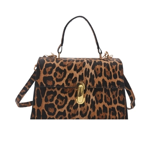 Borsa a mano alla moda con stampa leopardata, chiusura dorata e manico nero