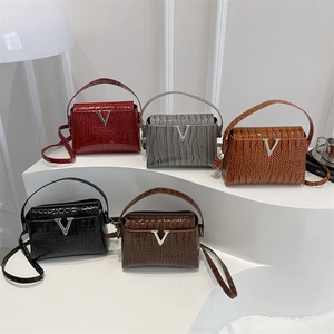 Women Faux Crocodile Pattern Crossbody Bag Vintage PU Leather Handbag With V Metal Buckle Fashion Square Small Box Bag