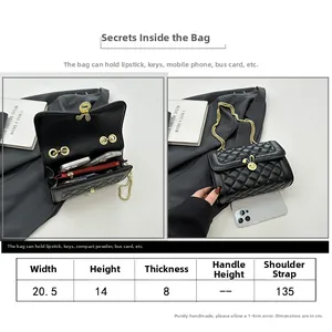 Size chart showing 20.5x14x8cm dimensions for the quilted chain shoulder bag