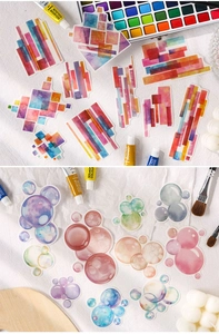 Macro-opname van aquarelstickers met bubbels en geometrische vormen voor DIY scrapbooking