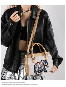 Détail de la broderie éléphant vibrante et des coutures en cuir sur un petit sac mode