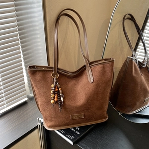 Sac Fourre-Tout En Suède Synthétique Vintage Pour Femmes Grande Capacité Sac À Épaule Avec Pendentif En Perles De Bois
