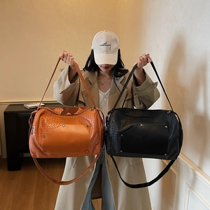 Large capacity woven travel bag with front rivet pocket and adjustable strap for commuting