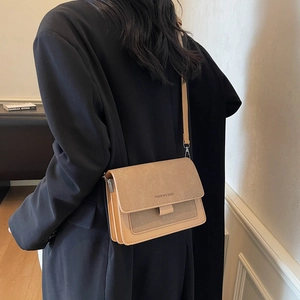 Retro contrast color crossbody square bag in beige with adjustable strap and fashion text