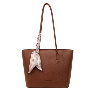 Sac Fourre-Tout Grande Capacité Femmes Mode Grain De Litchi Sac À Épaule En Cuir PU Avec Foulard Décoratif Sac À Main