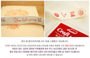 Gros plan d'un encreur rouge pour papier et tissu pour les projets de loisirs créatifs