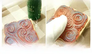 Détail du nettoyant polyvalent pour tampons sur tissu et bois avec tampon en bois