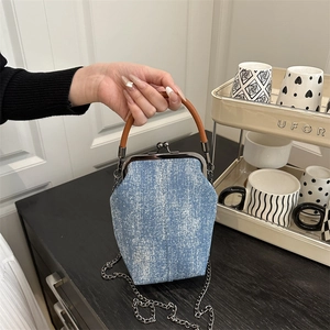 Vintage Denim Kiss-Lock Crossbody Bag For Women Retro Shell Shape Handbag With Metal Chain And PU Handle Casual Starry