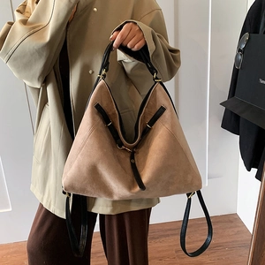 Grand sac cabas kaki rétro avec sangles noires et détails dorés pour femme