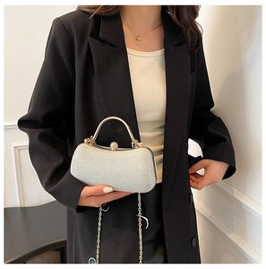 Sac de soirée élégant à paillettes avec poignée dorée et fermoir orné de strass