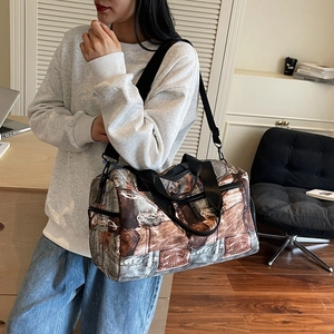 Große Reisetasche mit Vintage-Denim-Druck und verstellbarem Schultergurt