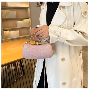 Pochette de soirée rose à paillettes avec poignée dorée et fermoir diamant scintillant