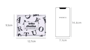 Retro Holzstempel-Set Verpackungsgröße im Vergleich mit einem iPhone 12 Umriss