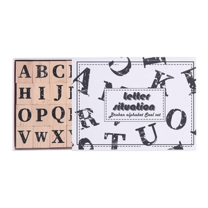 Vintage Holz-Alphabetstempel-Set mit A-Z Buchstaben in einer retro weißen Geschenkbox