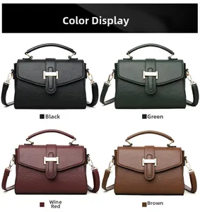 Collage von Lederhandtaschen in Schwarz, Grün, Burgund und Braun mit Goldbeschlägen