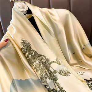 Écharpe en soie pour femme avec peinture traditionnelle chinoise de grues et montagnes
