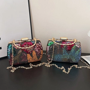 Abendtaschen mit Blumen-Pailletten-Stickerei, goldene Griffe und abnehmbare Kettenriemen