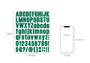 Donkergroene alfabetstickers met een schaalvergelijking met een iPhone 12-vorm