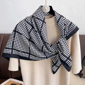 Élégant foulard en soie à motif pied-de-poule suspendu avec bordure noire moderne