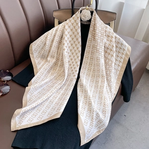 Women Square Scarf Polyester Satin Feeling Houndstooth Geometric Chain Print Retro Large Shawl Elegant Fashion Wrap
