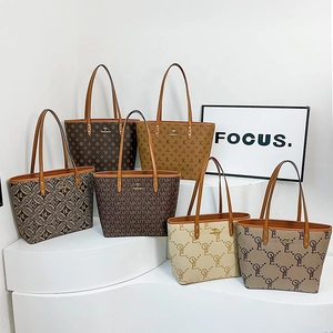 Large capacity printed tote bags for women with letter patterns and metal kangaroo logo