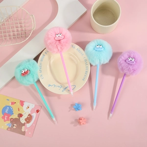 Juego de cuatro bolígrafos de monstruos de dibujos animados en rosa, verde, azul y lila