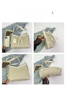 Detailansichten der beigen geflochtenen Beuteltasche mit Textur und Quasten-Kordelzug